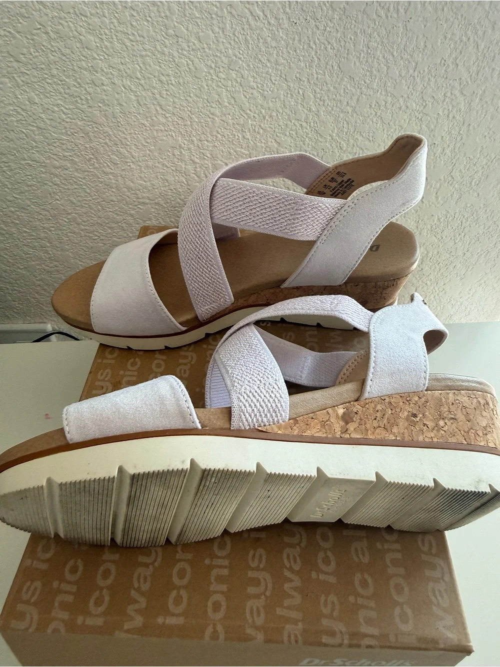 Dr. Scholl's Women's Pale Purple Elastic Crisscross Sandals